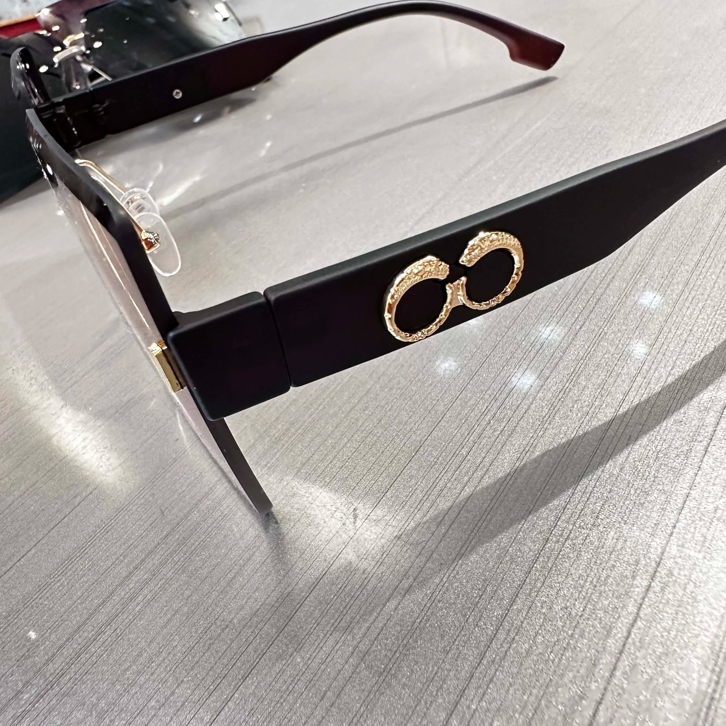 2024 Fashion Retro Leopard Head Rimless Sunglasses UV400 Protects Men and Women with Large Frame Sunglasses Metal Sunglasses