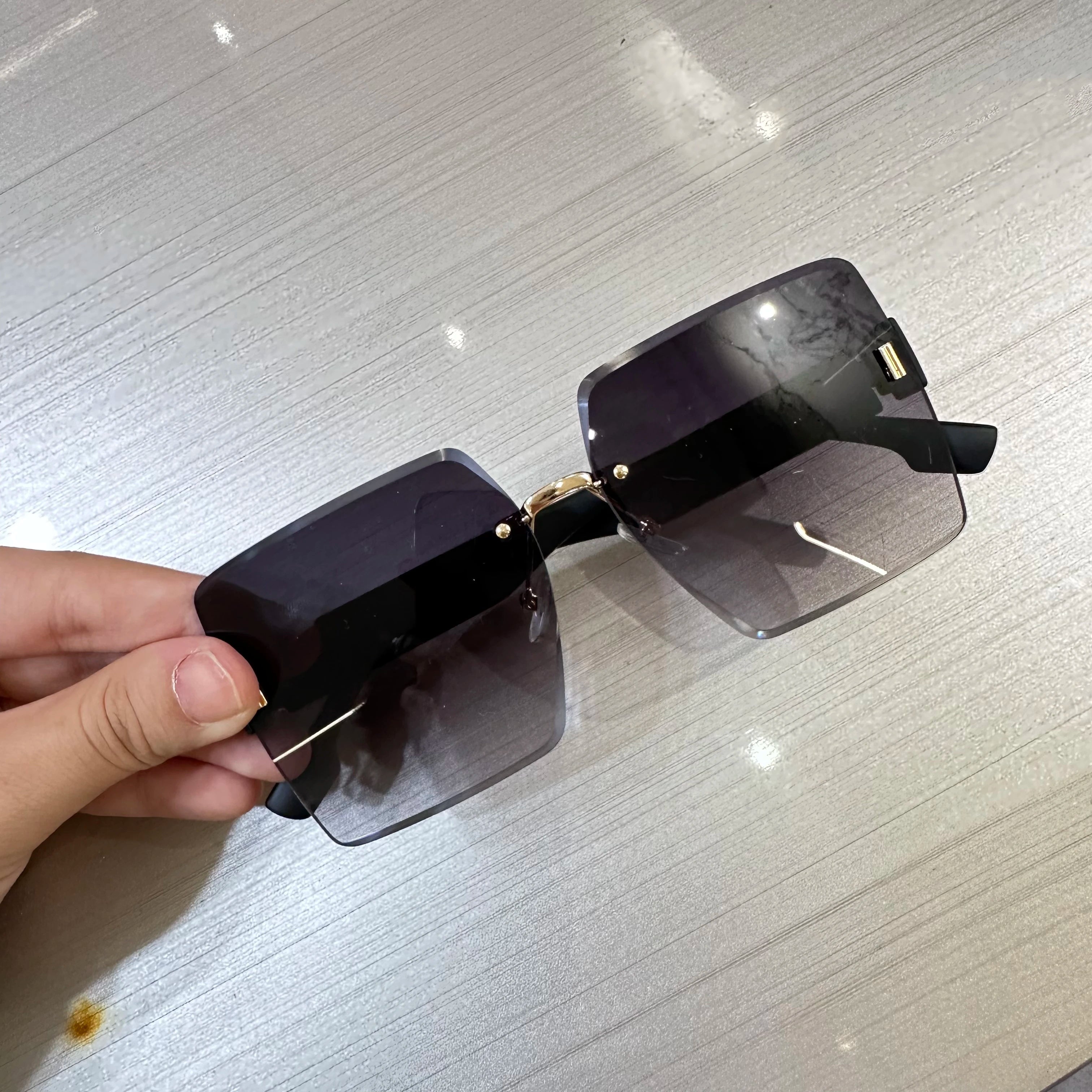 2024 Fashion Retro Leopard Head Rimless Sunglasses UV400 Protects Men and Women with Large Frame Sunglasses Metal Sunglasses