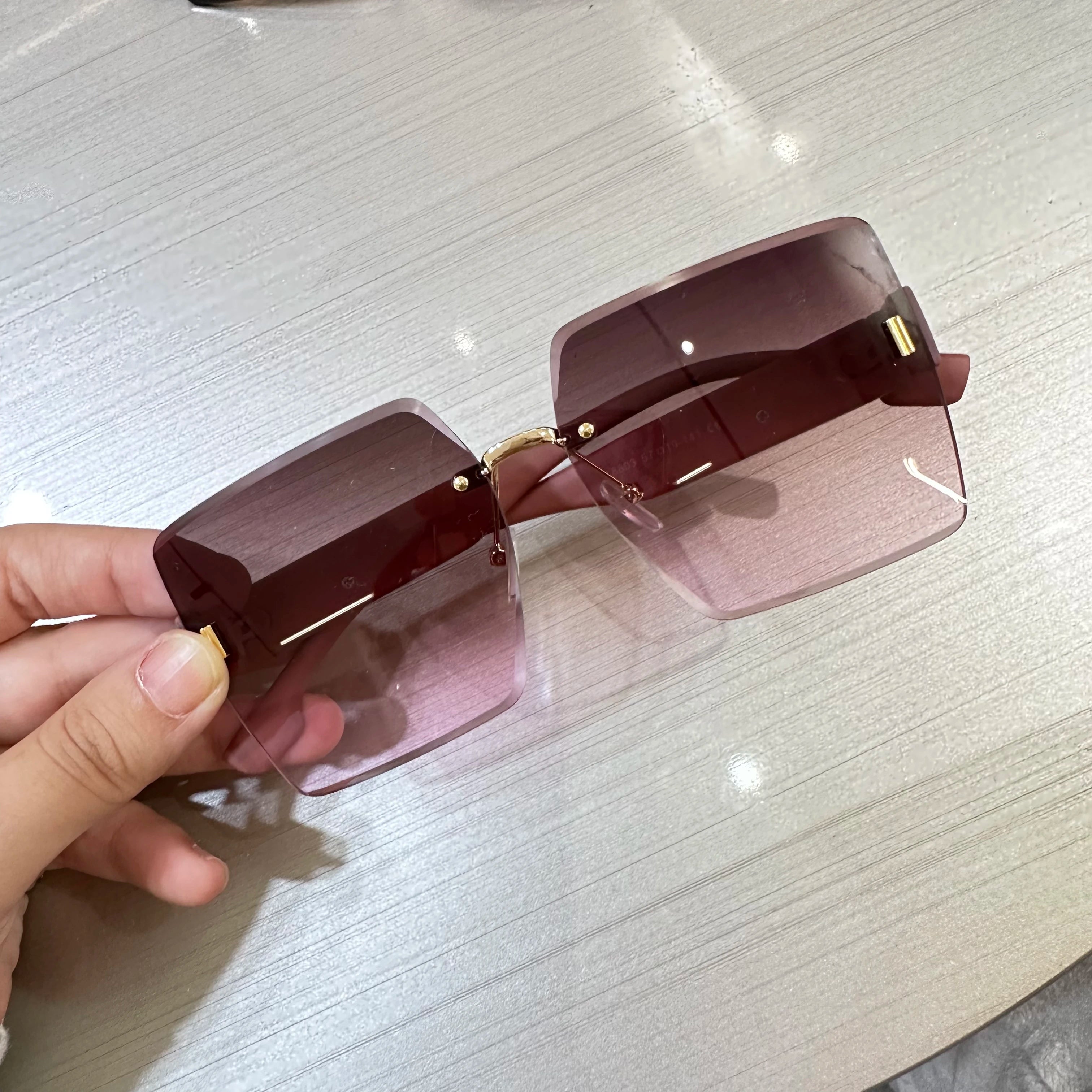 2024 Fashion Retro Leopard Head Rimless Sunglasses UV400 Protects Men and Women with Large Frame Sunglasses Metal Sunglasses