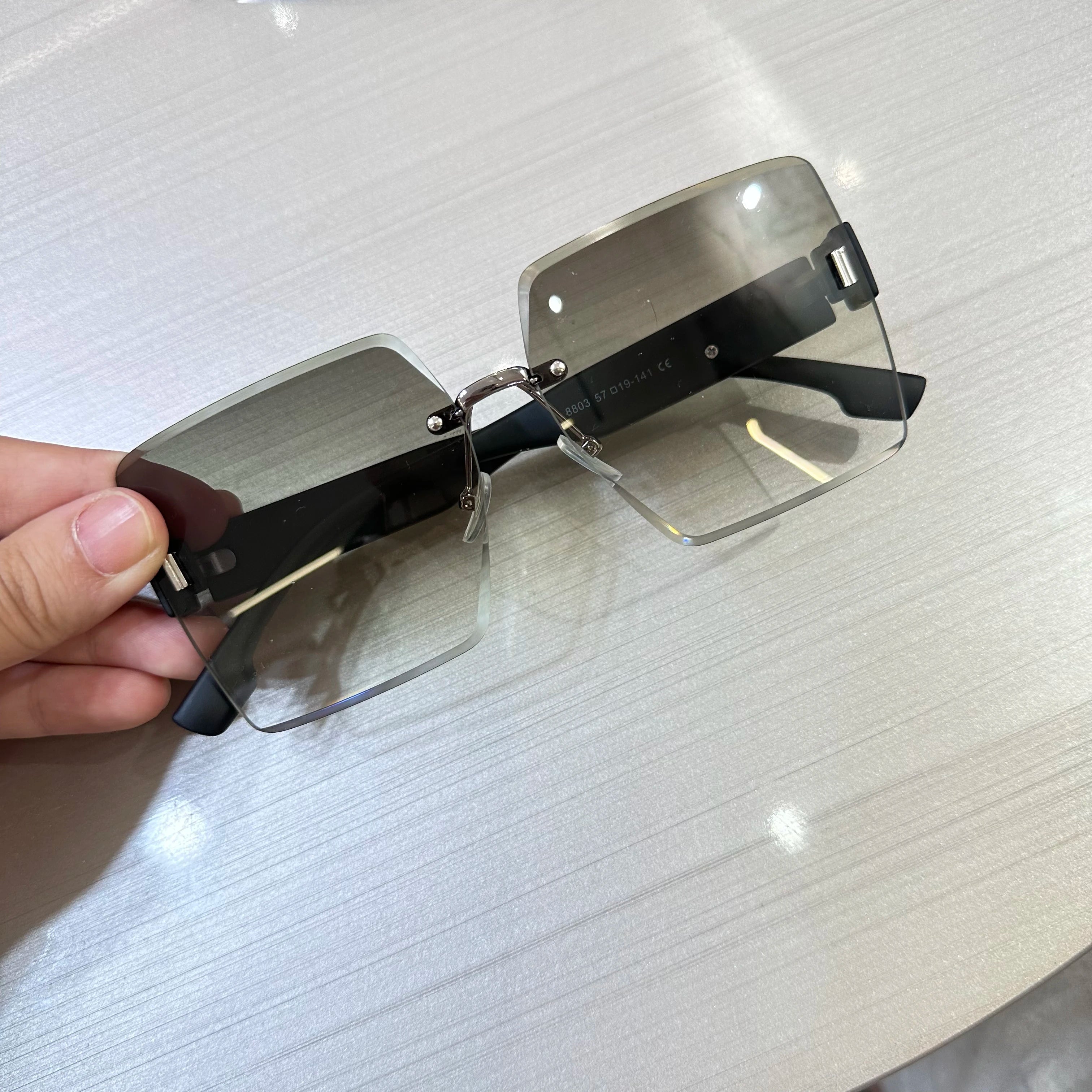 2024 Fashion Retro Leopard Head Rimless Sunglasses UV400 Protects Men and Women with Large Frame Sunglasses Metal Sunglasses