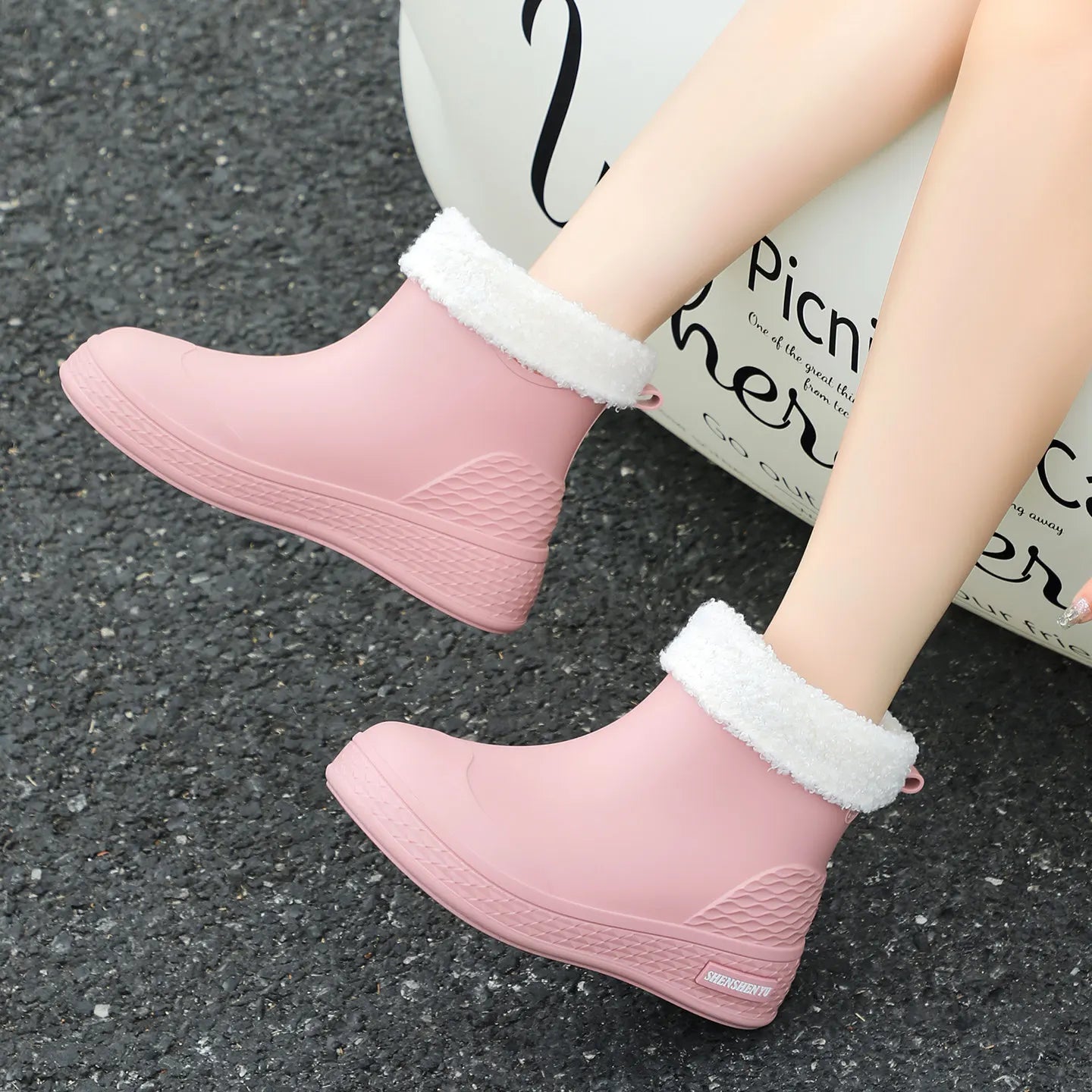 Short rain boots for women, waterproof, anti-slip, lined, suitable for rainy weather,  comfortable, kitchen work, rubbershoes
