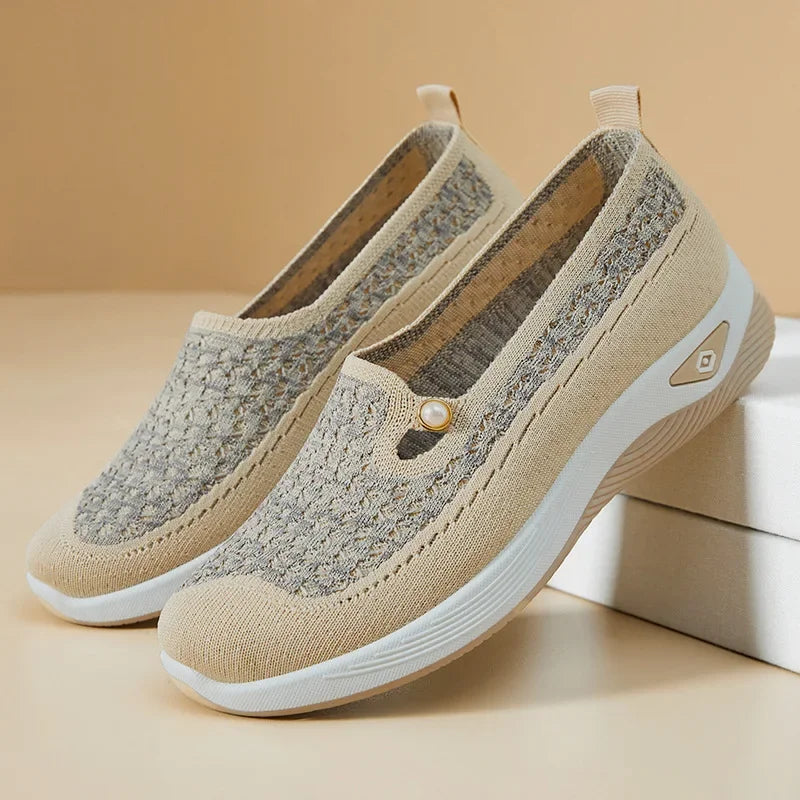Women's shoes 2025 Spring and Autumn casual fashion soft sole lightweight single shoe women's breathable mother's shoes
