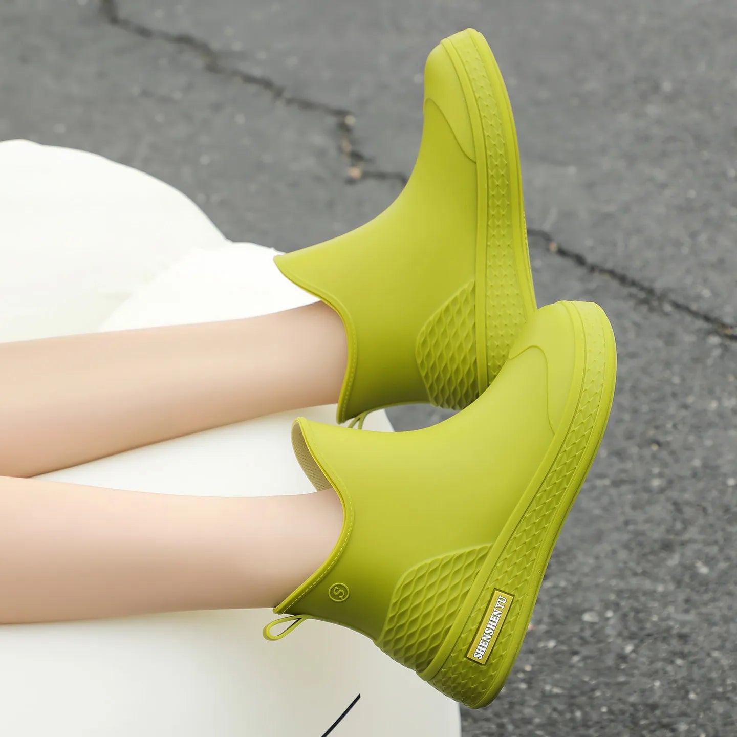 Short rain boots for women, waterproof, anti-slip, lined, suitable for rainy weather,  comfortable, kitchen work, rubbershoes