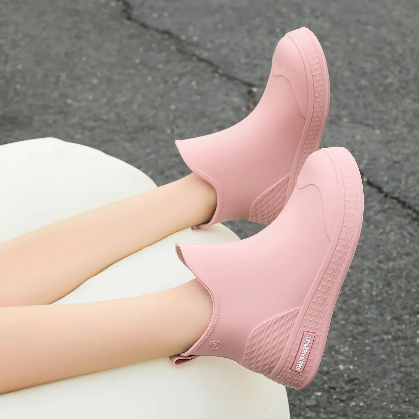 Short rain boots for women, waterproof, anti-slip, lined, suitable for rainy weather,  comfortable, kitchen work, rubbershoes